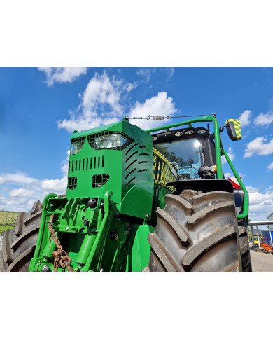 Zabudowa leśna kabiny i maski ciągnika John Deere