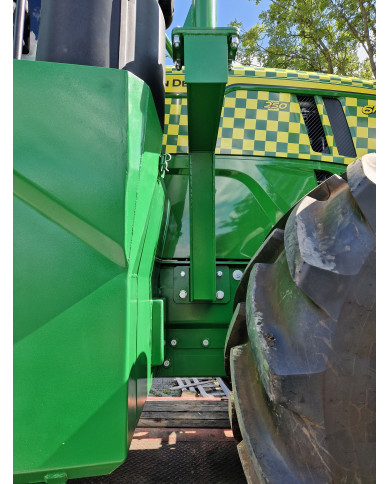 Zabudowa leśna spodu ciągnika John Deere